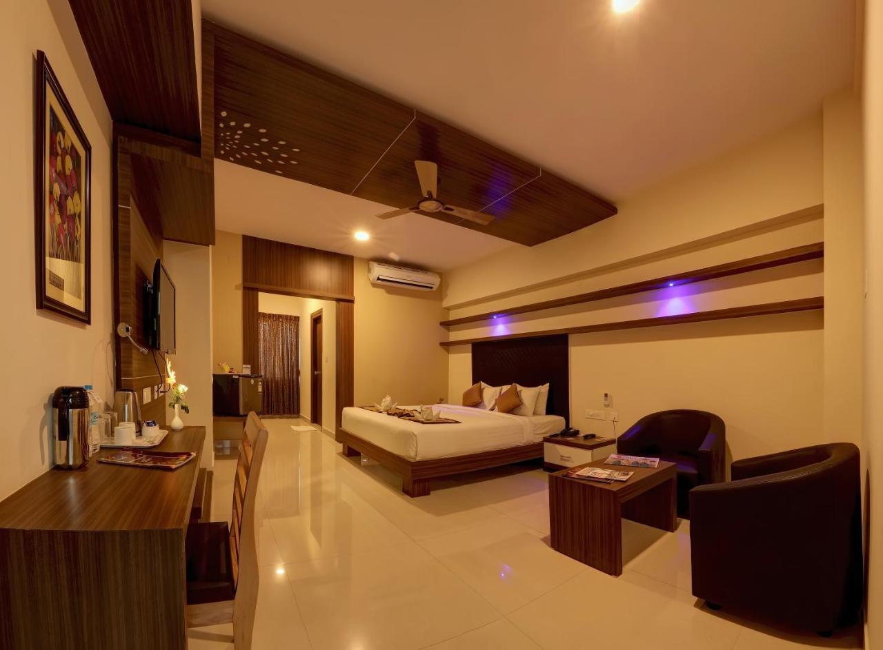 Rio Meridian Hotel Mysore Exterior photo